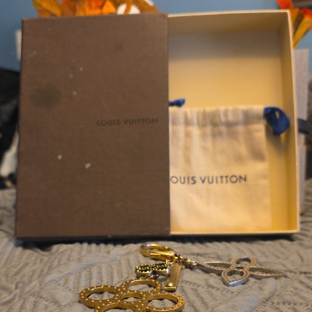 Pre-Loved Louis Vuitton Tapage Bag Charm Authentication Engraving Stamp CK 0142 - Picture 5 of 12